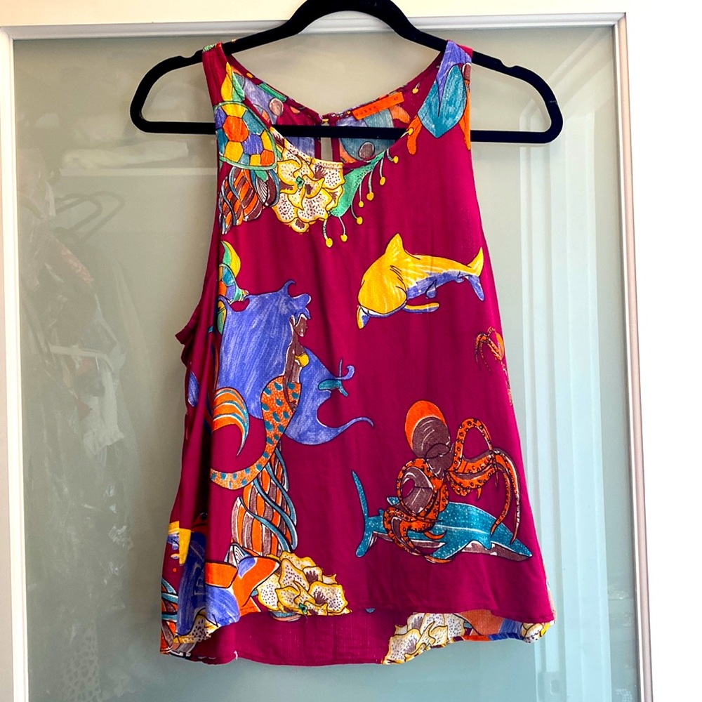 Cute lightweight summer tank.